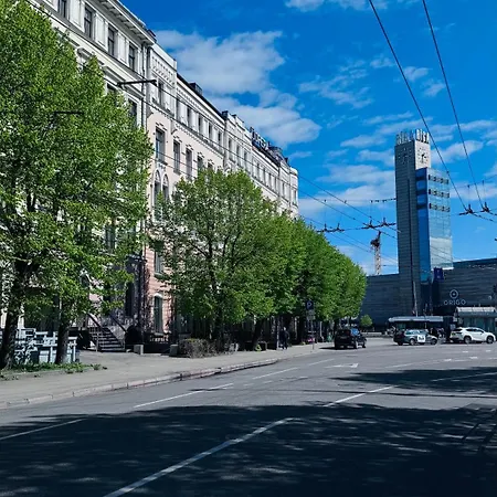 Flat In Front Of Station Apartment *